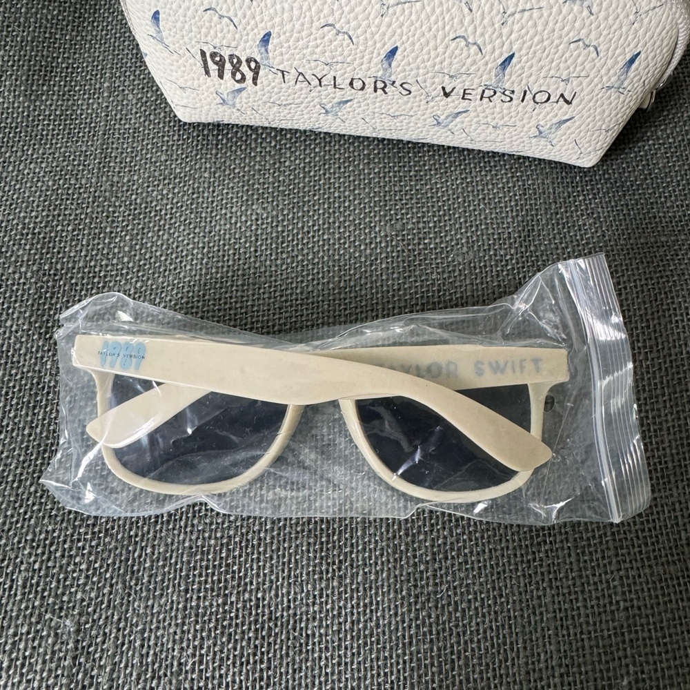 Taylor Swift Cream 1989 Sunglasses
